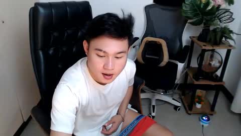 Snapshot of cuteasianlee chatting on December 22, 2025, 12:35 pm cuteasianlee online show from December 22, 2025, 12:35 pm