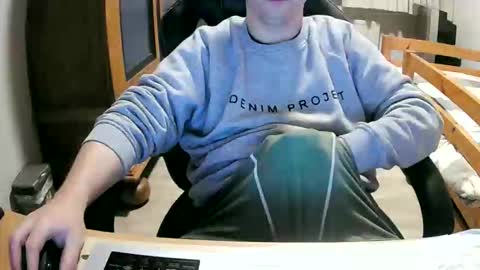 Cuteboy090 online show from April 16, 2026, 10:12 pm