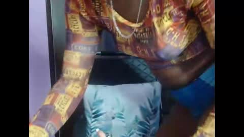 cutebuu online show from November 1, 2025, 9:33 am