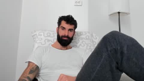 cuteeboy online show from November 24, 2025, 8:36 am