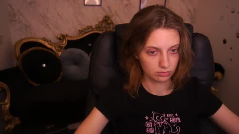 Foxy online show from June 19, 2026, 12:42 pm