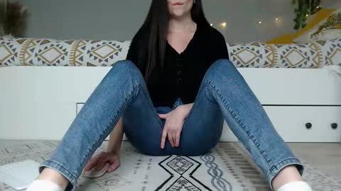 Snapshot of cuteemouse chatting on November 8, 2025, 1:33 pm Anna online show from November 8, 2025, 1:33 pm