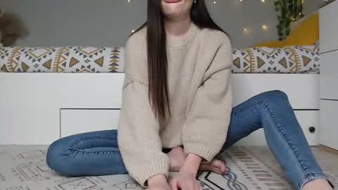 Snapshot of cuteemouse chatting on December 19, 2025, 6:53 am Anna online show from December 19, 2025, 6:53 am