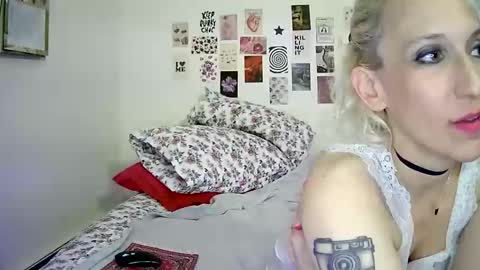 Bella online show from November 7, 2025, 6:24 am