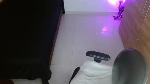 isabella online show from March 25, 2026, 3:18 pm