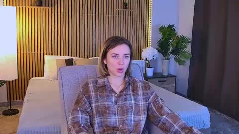 cutemirage online show from April 18, 2026, 2:32 pm