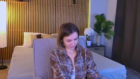 cutemirage online show from April 18, 2026, 7:07 pm