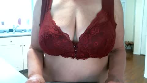 CuteNlil online show from March 7, 2025, 5:38 pm