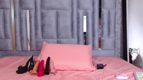 cutepetitee online show from November 27, 2025, 8:22 pm