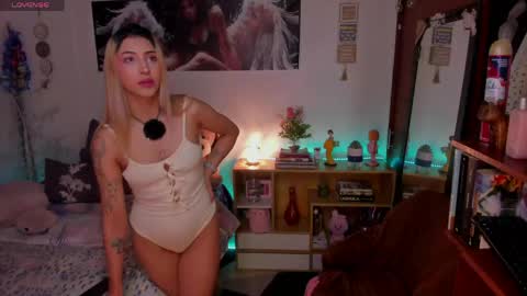 cuteweed420 online show from April 17, 2026, 11:19 pm