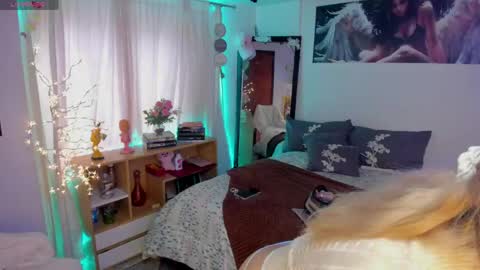 cuteweed420 online show from May 13, 2026, 9:44 pm