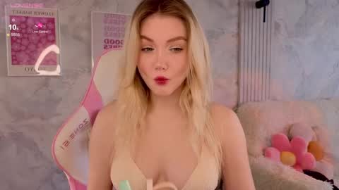 Snapshot of cutie_angels chatting on May 1, 2026, 4:06 am HelloMy name Eva online show from May 1, 2026, 4:06 am
