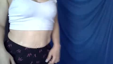 Snapshot of cutie_bee chatting on May 21, 2026, 7:26 am cutie_bee online show from May 21, 2026, 7:26 am