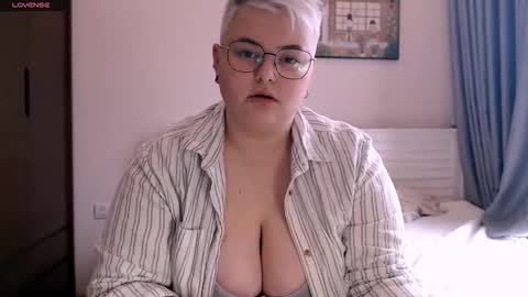 Sophie  Lilith online show from October 22, 2025, 8:36 am