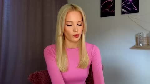 cutiefull_lion online show from March 26, 2026, 5:35 am