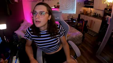 cutiepiescarlett online show from May 18, 2026, 12:29 am