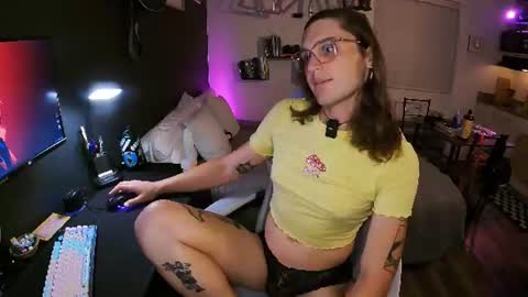 cutiepiescarlett online show from June 18, 2026, 3:40 am