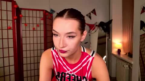 Vivienne online show from October 30, 2025, 7:54 am