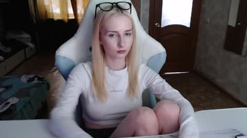 Cutti Crystal online show from April 24, 2026, 1:19 am