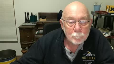 dack47 online show from December 3, 2024, 3:52 am