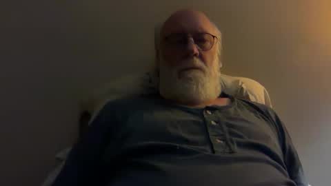 Snapshot of daddy341177 chatting on October 16, 2025, 11:22 am daddy341177 online show from October 16, 2025, 11:22 am