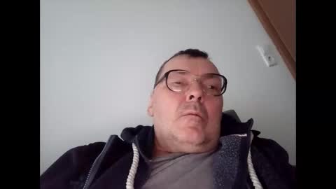 Snapshot of daddy91964 chatting on December 6, 2024, 3:22 pm daddy91964 online show from December 6, 2024, 3:22 pm