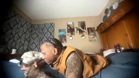 Snapshot of daddyjanimal chatting on April 25, 2026, 12:46 am sexy tatted king bbc online show from April 25, 2026, 12:46 am