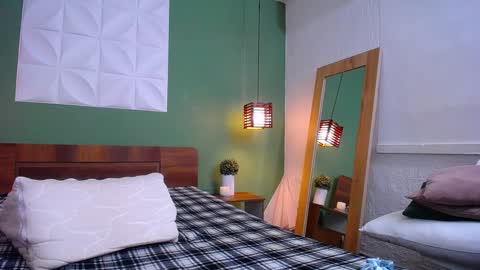 Snapshot of daddys_little_secrett chatting on December 7, 2024, 1:51 pm Valen online show from December 7, 2024, 1:51 pm