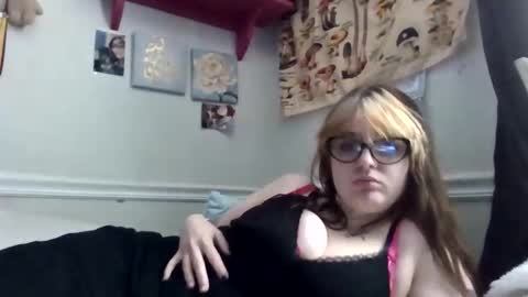 Snapshot of dadsdoll2 chatting on March 23, 2026, 2:10 pm dadsdoll2 online show from March 23, 2026, 2:10 pm