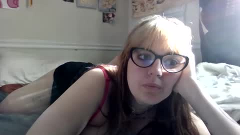 Snapshot of dadsdoll2 chatting on March 24, 2026, 1:16 pm dadsdoll2 online show from March 24, 2026, 1:16 pm