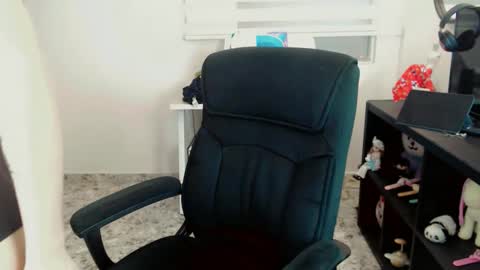 Snapshot of dae_lune chatting on February 5, 2026, 10:25 pm dae_lune online show from February 5, 2026, 10:25 pm