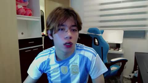 Snapshot of dae_lune chatting on February 18, 2026, 11:22 pm dae_lune online show from February 18, 2026, 11:22 pm