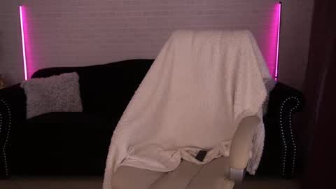 Snapshot of daenerys_daen chatting on February 28, 2025, 7:37 am daenerys_daen online show from February 28, 2025, 7:37 am