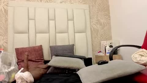 daffnelewis online show from November 1, 2025, 11:56 am