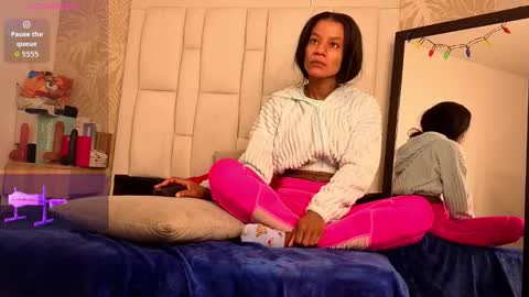 daffnelewis online show from December 17, 2025, 11:16 am