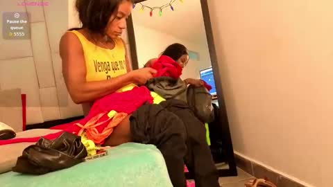 daffnelewis online show from December 19, 2025, 11:17 am