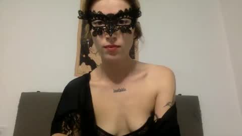 Snapshot of dafnesqueeze chatting on December 1, 2024, 4:40 pm dafnesqueeze online show from December 1, 2024, 4:40 pm