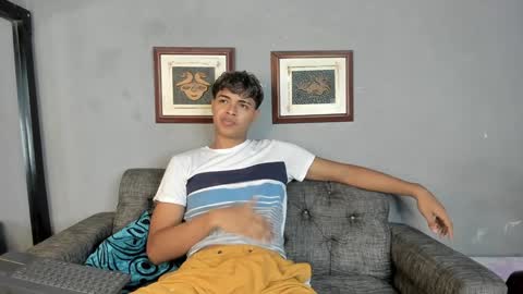 Snapshot of dafnezahiraa_ chatting on December 27, 2024, 2:25 am dafnezahiraa  online show from December 27, 2024, 2:25 am