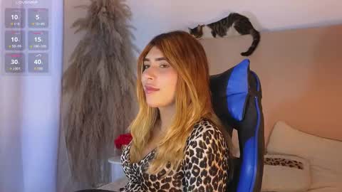 Dahiana online show from November 25, 2025, 9:26 pm