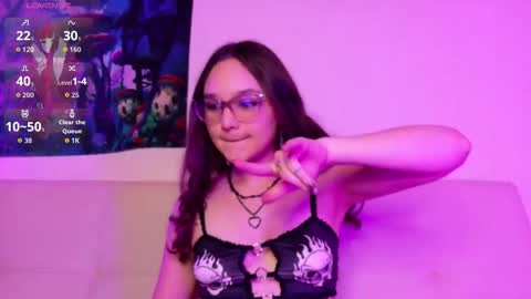 Snapshot of daihanae_ chatting on October 18, 2025, 12:57 am Natalia online show from October 18, 2025, 12:57 am