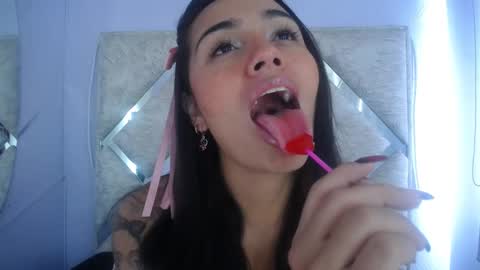 daila_ online show from January 23, 2025, 1:35 pm