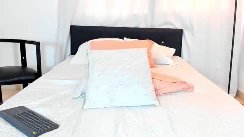 Daila Smith  online show from February 12, 2025, 7:45 pm