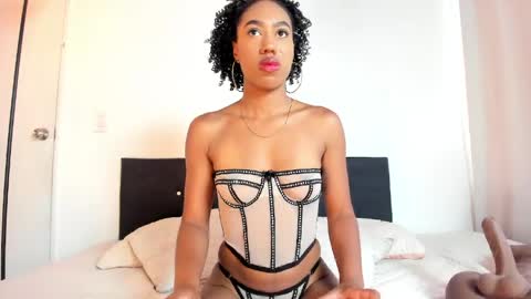 Daila Smith  online show from April 4, 2026, 2:58 pm