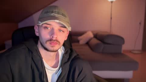 Daimon  online show from February 3, 2025, 2:58 am