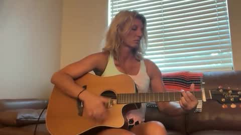 Daisy137 online show from October 26, 2025, 3:18 pm