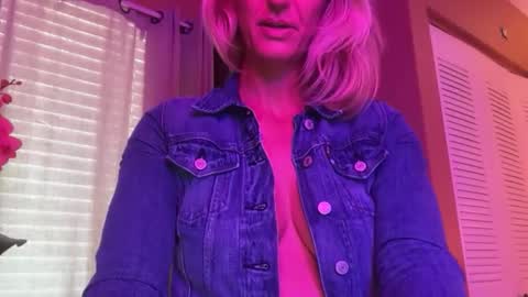 Daisy137 online show from February 24, 2026, 7:45 pm