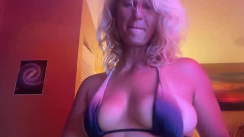 Daisy137 online show from May 1, 2026, 12:04 am