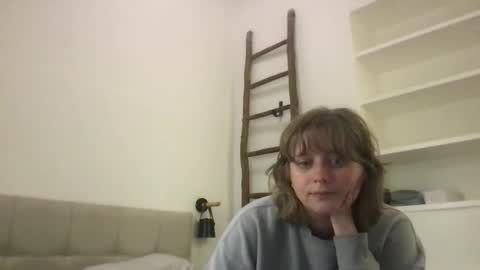 daisy_lately online show from October 31, 2025, 10:38 am