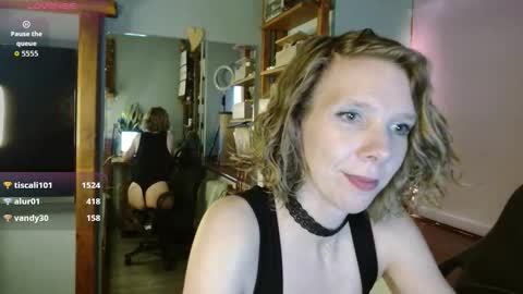 daisy_lovely online show from October 20, 2025, 4:24 am
