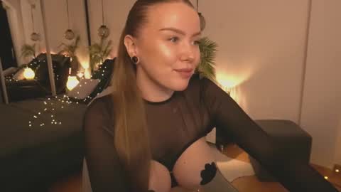 Snapshot of daisy_stacey chatting on October 8, 2025, 7:22 pm Stacey online show from October 8, 2025, 7:22 pm